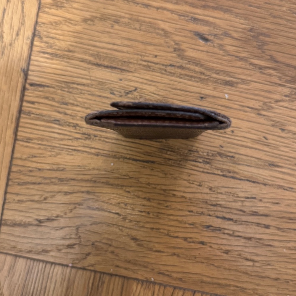 Louis Vuitton Monogram 4 Key Holder - Picture 7 of 9